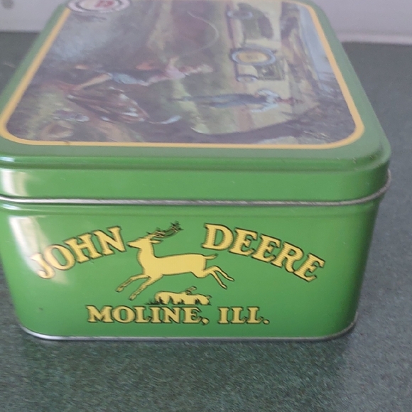 Vintage John Deere Green and Yellow Tin box - Picture 5 of 10